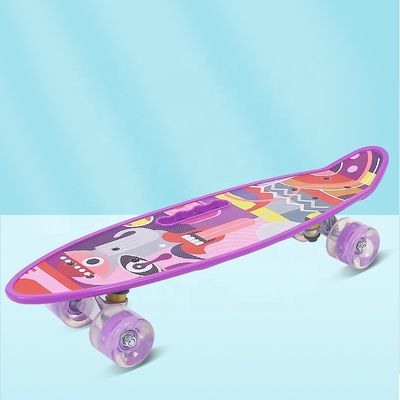 Tabuleiro de peixe pequeno portátil Tabuleiro de skate impresso Quatro rodas Flash Scooter de Mobilidade para meninos e meninas