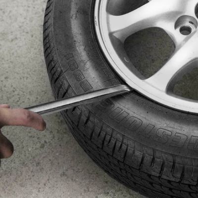 Barranco de alumínio, ferramenta de mão indispensável para a substituição de pneus de scooter elétrico