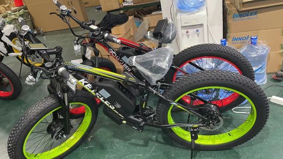 EU Warehouse Disc Brake 72V 2000W Motor traseiro duplo 23AH Bateria de lítio 26&quot;x4.0&quot; Fat Tire Bike elétrico