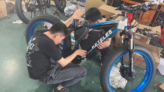 EU Warehouse Disc Brake 72V 2000W Motor traseiro duplo 23AH Bateria de lítio 26&quot;x4.0&quot; Fat Tire Bike elétrico