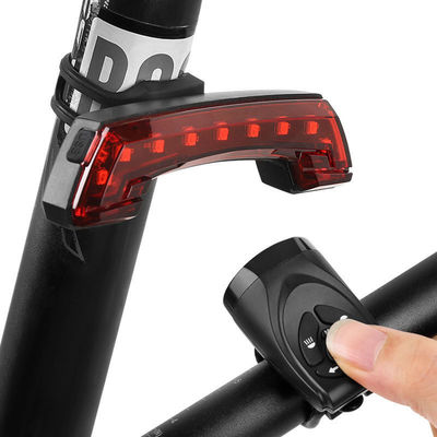 Fique seguro na sua bicicleta com a luz traseira USB inteligente e o controle remoto sem fio