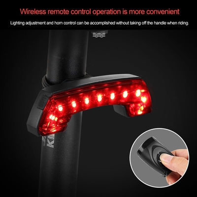 Fique seguro na sua bicicleta com a luz traseira USB inteligente e o controle remoto sem fio