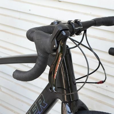 Bicicleta de cascalho de estrutura de carbono 700C*40C 11 velocidade APEX Freio de disco hidráulico para corridas de estrada